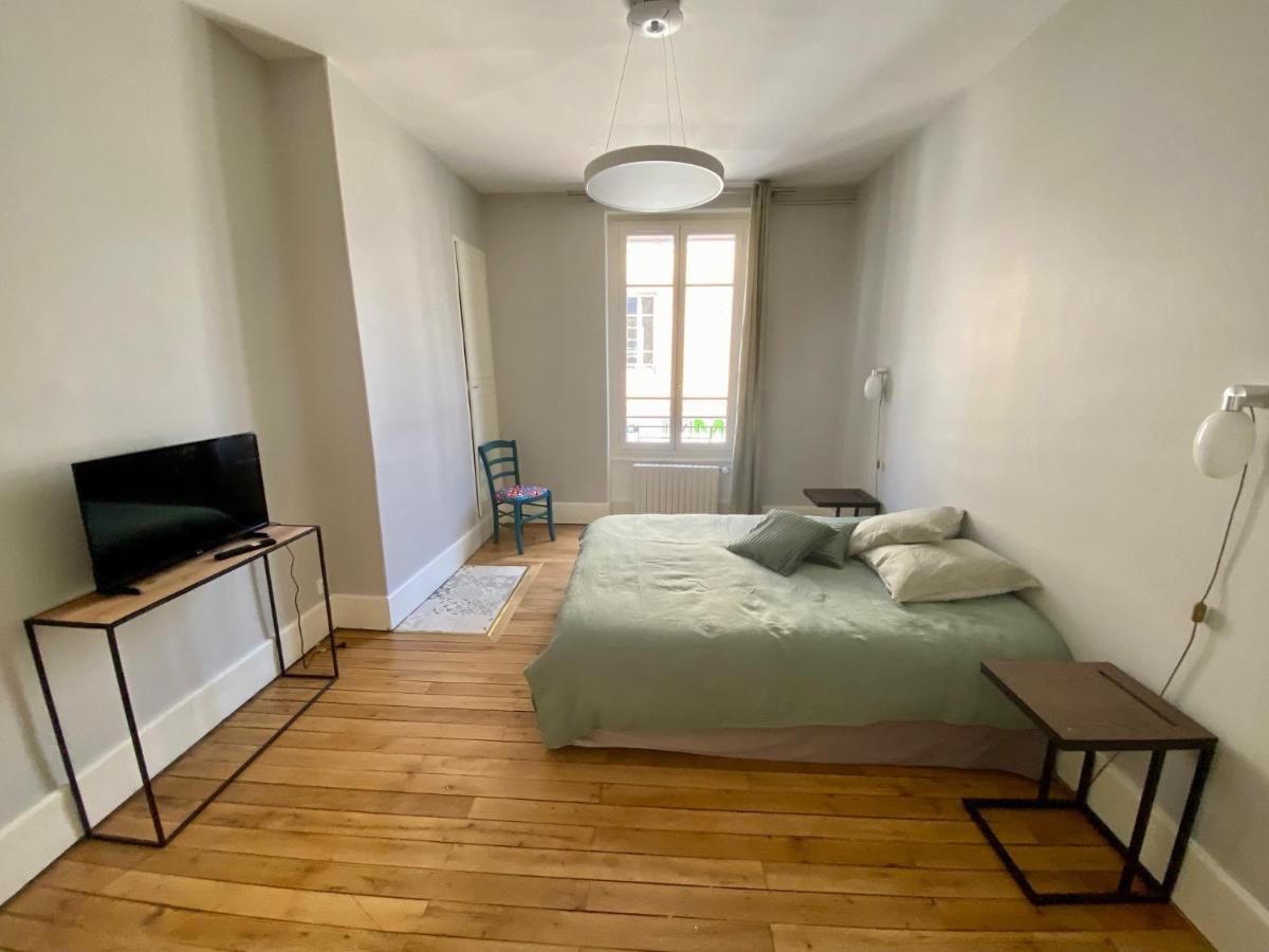 Grand Appartement De Caractere Au Coeur De Ville Мулен Экстерьер фото